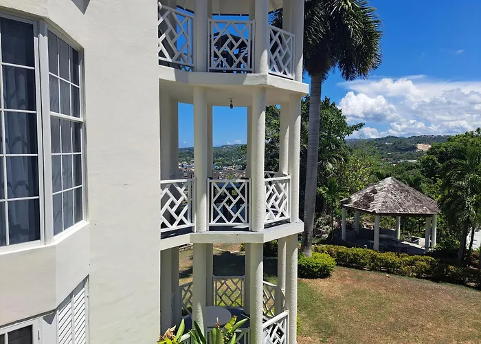 Ivory Tower Apartment *