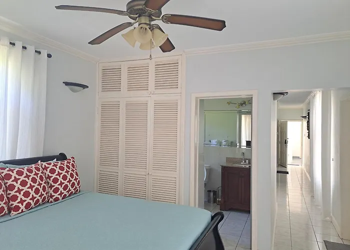 Ivory Tower Apartment *
